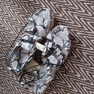 VGUC. Michael kors wedges tie around the ankles.